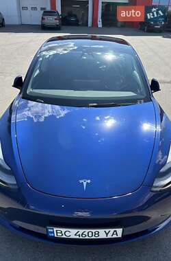 Tesla Model 3  2022