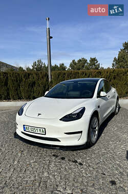 Tesla Model 3  2022