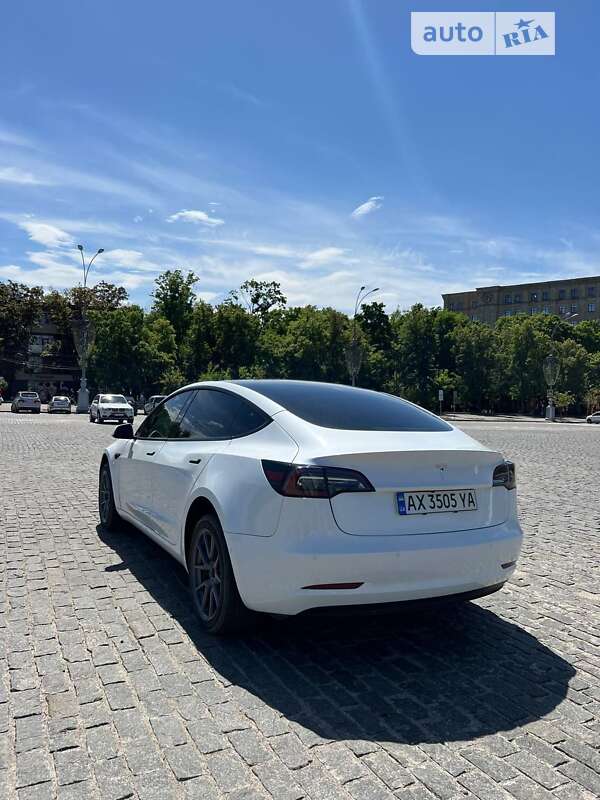 Седан Tesla Model 3 2021 в Харькове