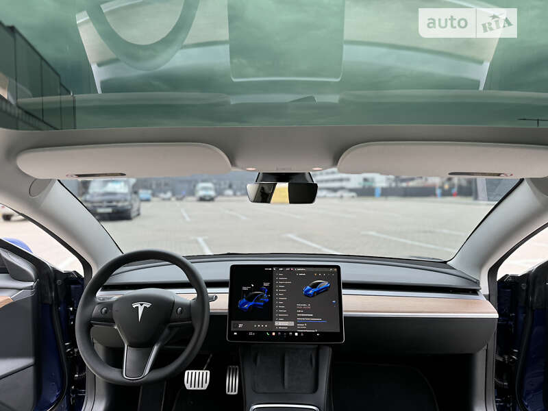 Седан Tesla Model 3 2023 в Ивано-Франковске