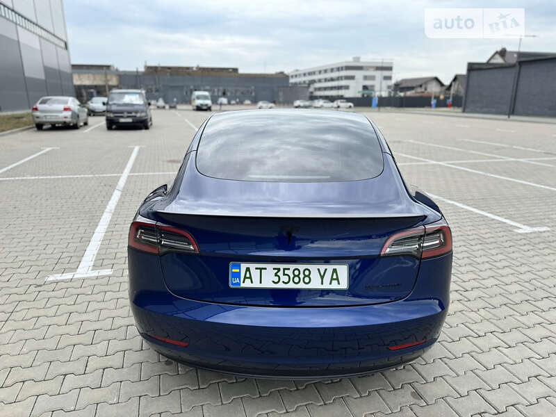 Седан Tesla Model 3 2023 в Ивано-Франковске