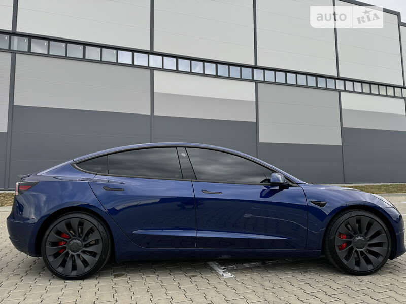 Седан Tesla Model 3 2023 в Ивано-Франковске