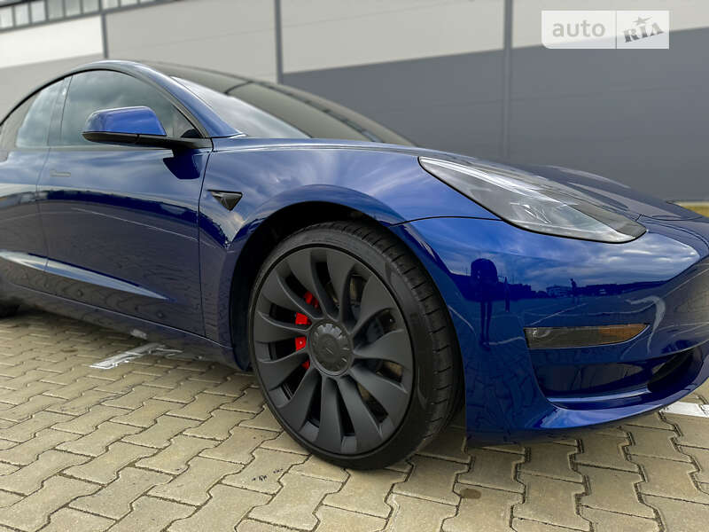 Седан Tesla Model 3 2023 в Ивано-Франковске