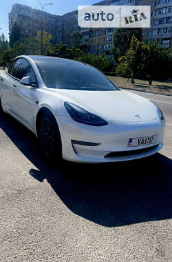 Tesla Model 3  2021