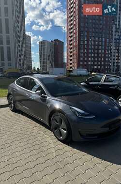 Tesla Model 3  2019