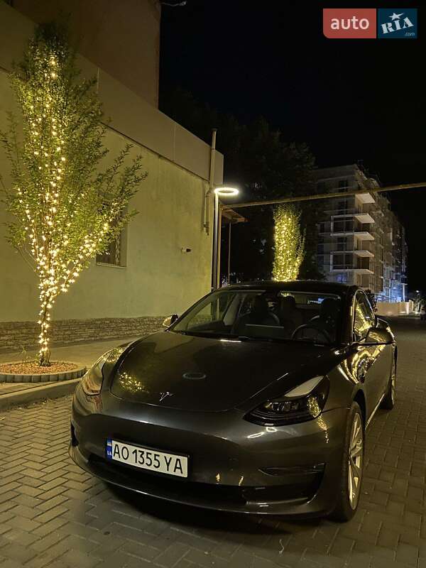 Седан Tesla Model 3 2021 в Хусте