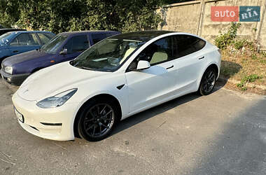 Tesla Model 3  2022