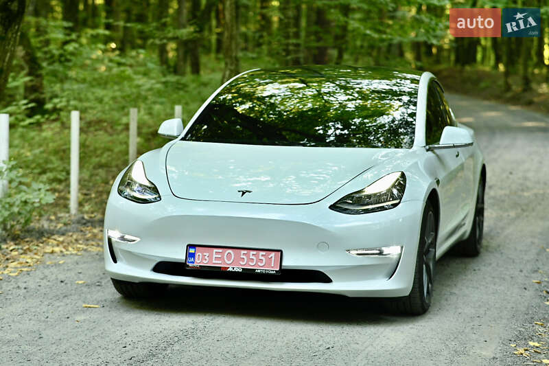Седан Tesla Model 3 2019 в Луцке