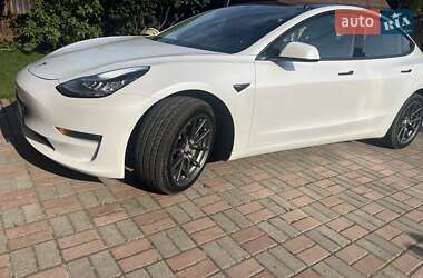 Tesla Model 3  2020