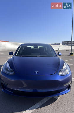 Tesla Model 3  2021