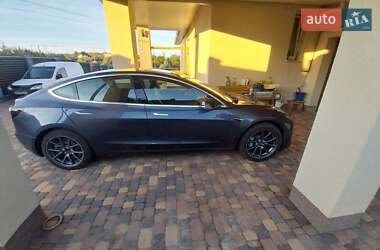Tesla Model 3  2019