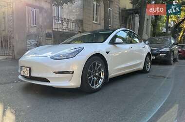 Tesla Model 3  2021