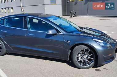 Tesla Model 3  2018