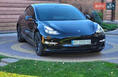 Tesla Model 3  2021