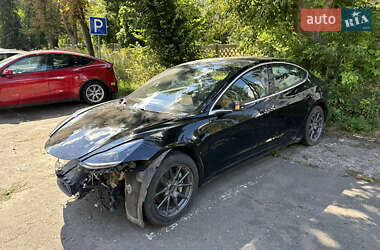Tesla Model 3  2019
