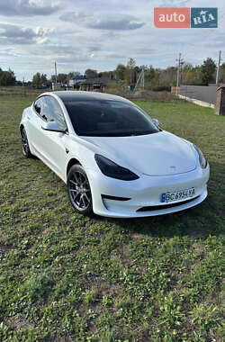 Tesla Model 3  2022