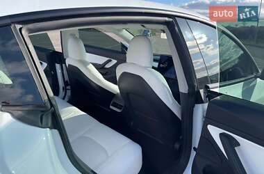 Седан Tesla Model 3 2021 в Рівному