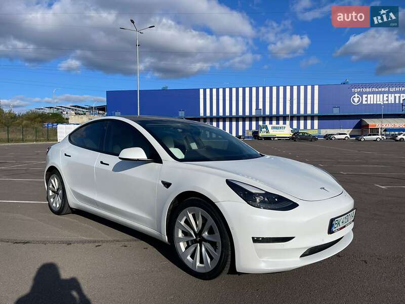 Седан Tesla Model 3 2021 в Рівному