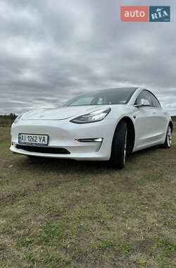 Tesla Model 3  2019