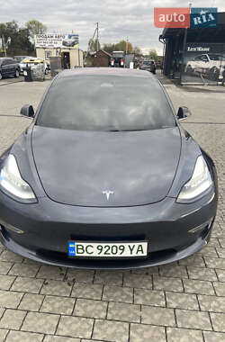 Tesla Model 3  2019
