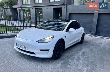 Tesla Model 3  2020