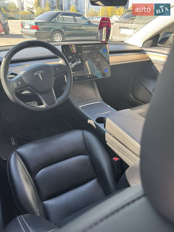 Седан Tesla Model 3 2021 в Черновцах