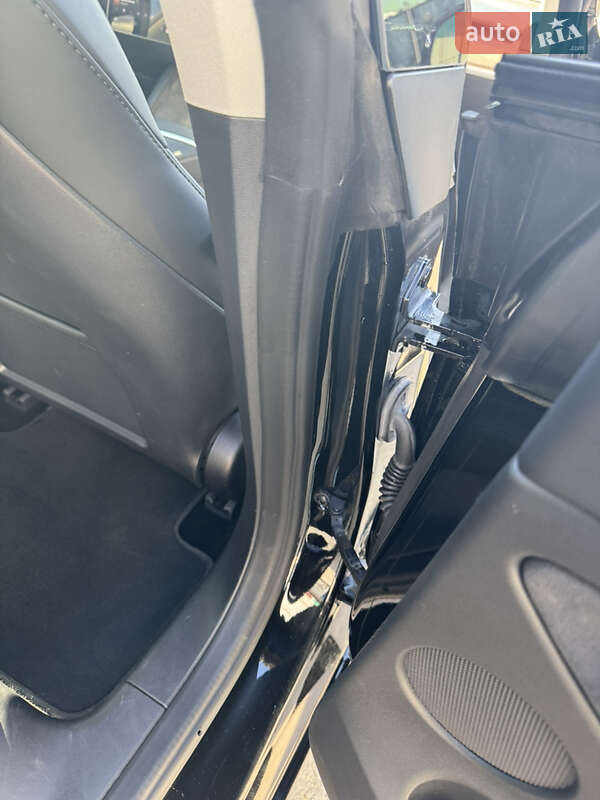 Седан Tesla Model 3 2021 в Черновцах