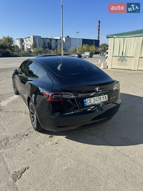 Седан Tesla Model 3 2021 в Черновцах