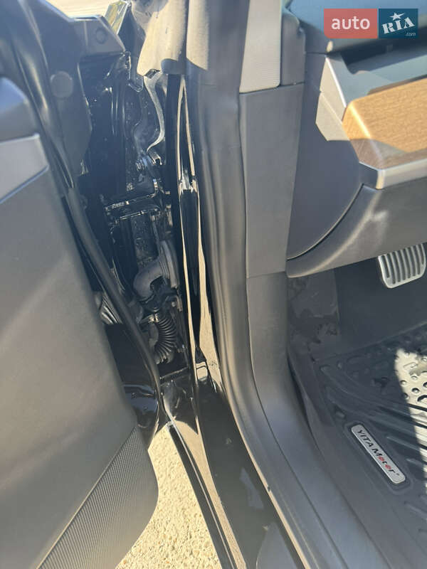 Седан Tesla Model 3 2021 в Черновцах