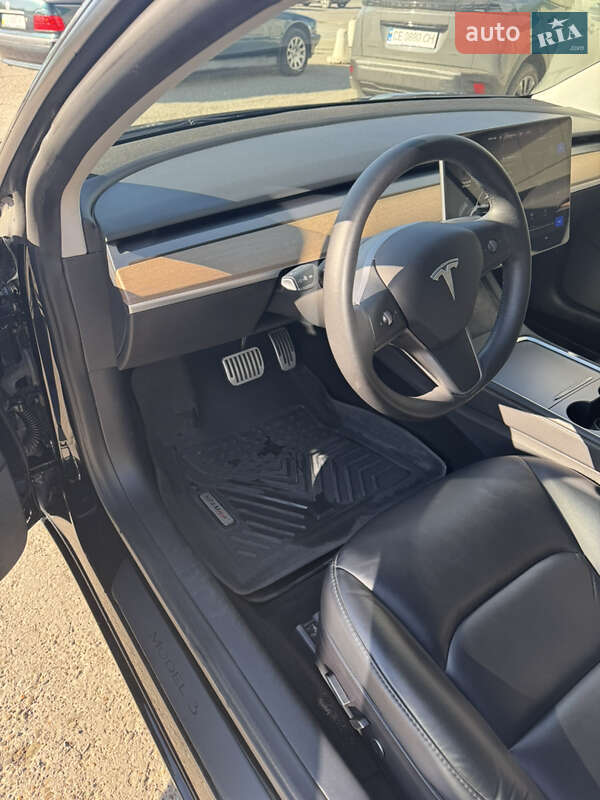 Седан Tesla Model 3 2021 в Черновцах