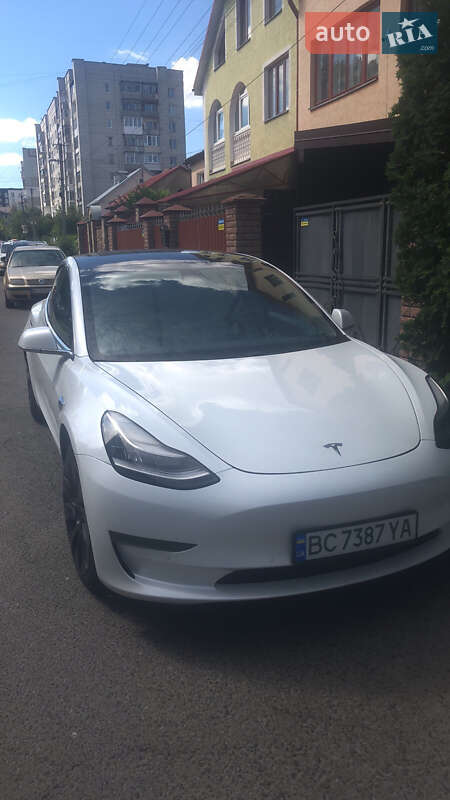 Tesla Model 3 2020