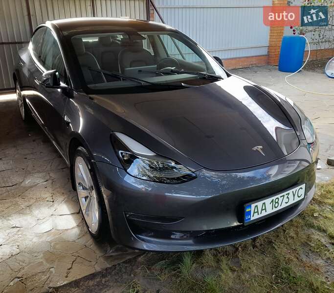 Седан Tesla Model 3 2022 в Киеве