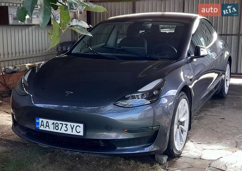 Седан Tesla Model 3 2022 в Киеве