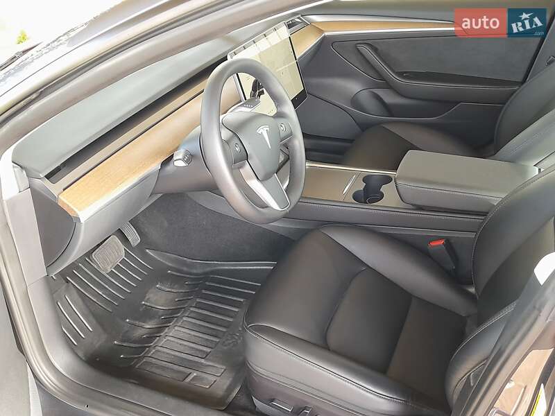 Седан Tesla Model 3 2022 в Киеве