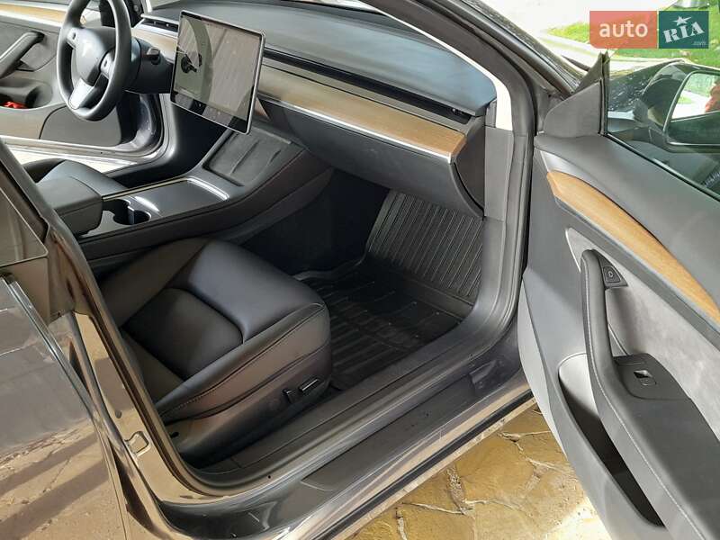 Седан Tesla Model 3 2022 в Киеве