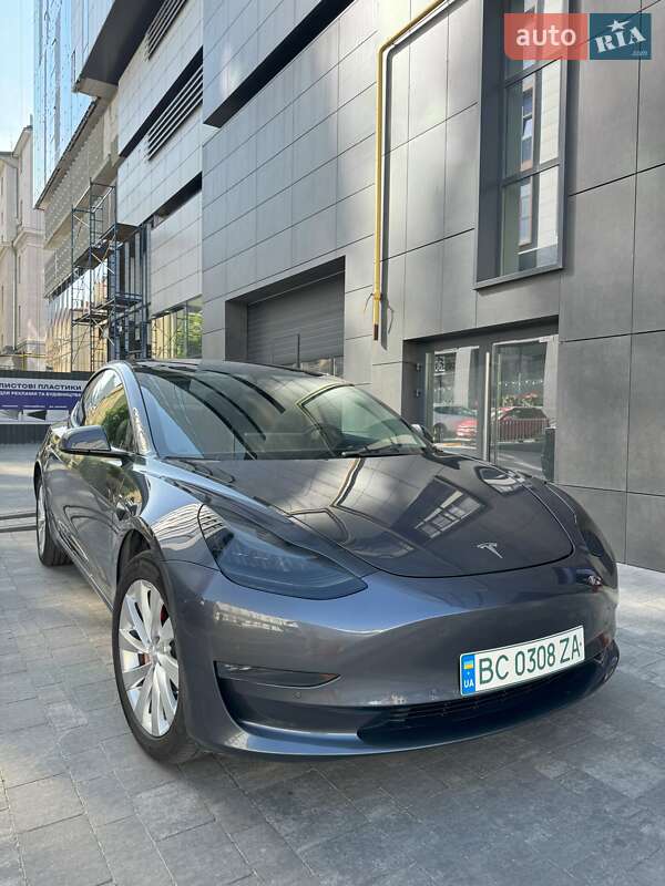 Седан Tesla Model 3 2018 в Львові