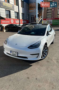 Tesla Model 3  2019