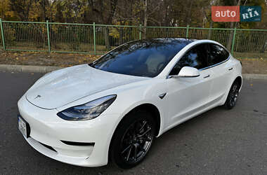 Tesla Model 3  2019