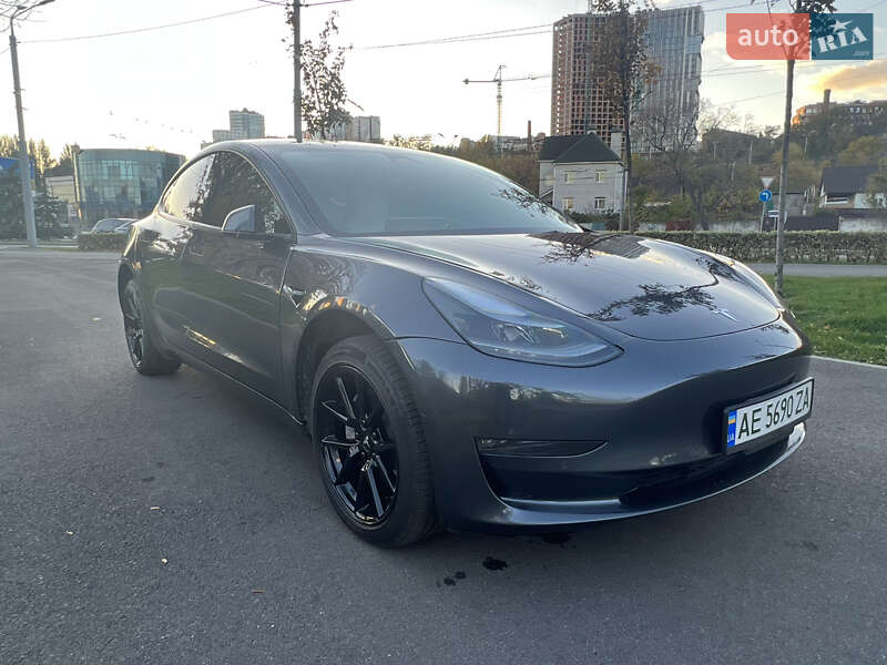 Седан Tesla Model 3 2022 в Днепре