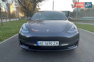 Седан Tesla Model 3 2022 в Днепре