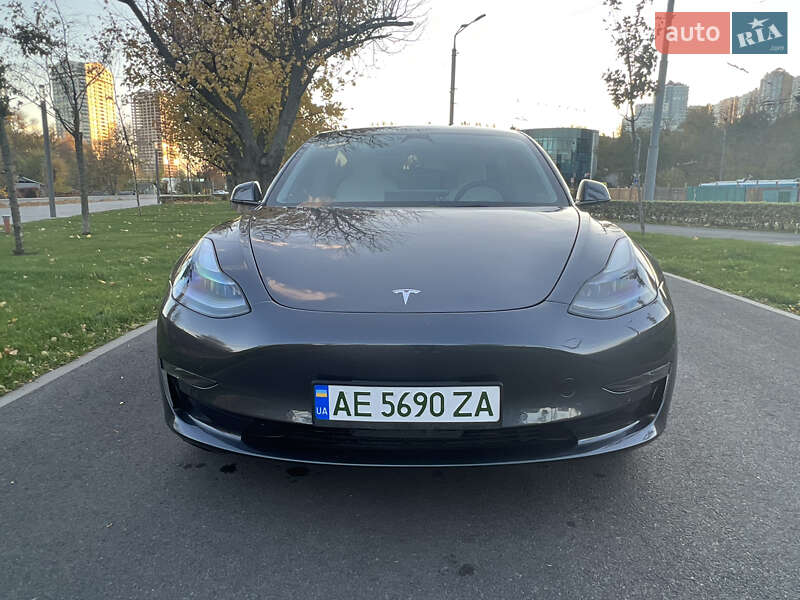 Седан Tesla Model 3 2022 в Днепре