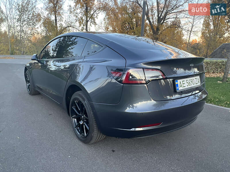 Седан Tesla Model 3 2022 в Днепре