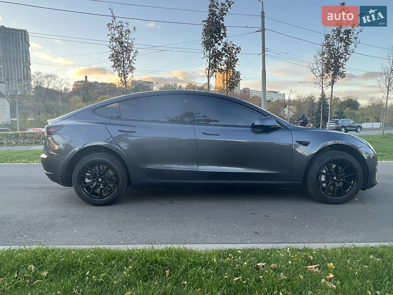 Седан Tesla Model 3 2022 в Днепре