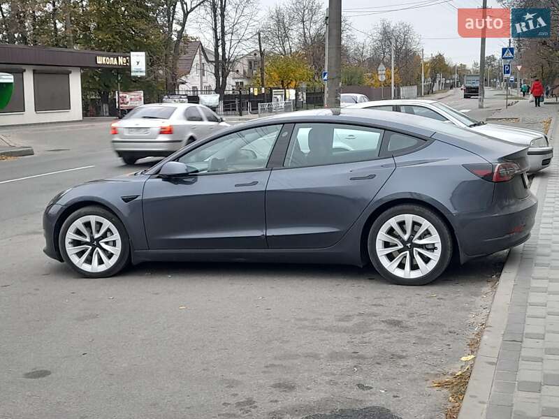 Седан Tesla Model 3 2022 в Киеве
