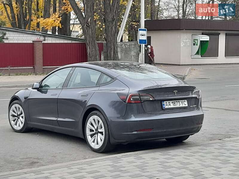 Седан Tesla Model 3 2022 в Киеве