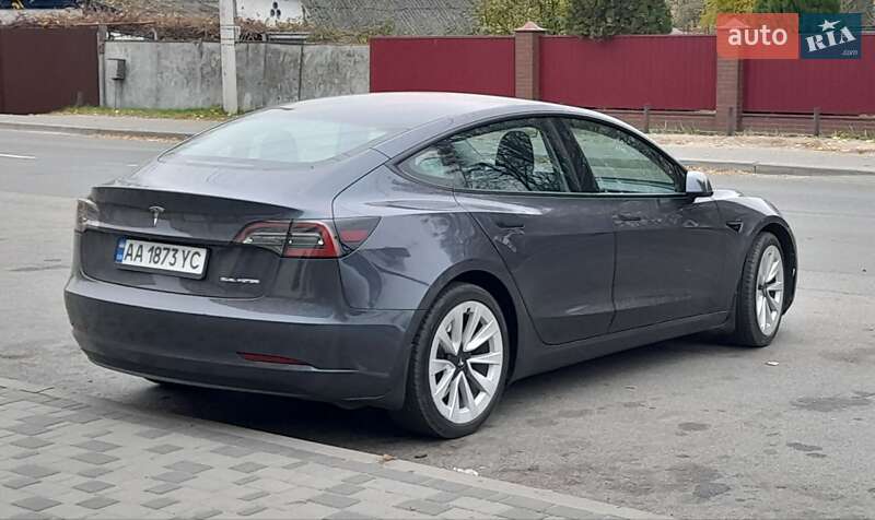 Седан Tesla Model 3 2022 в Киеве