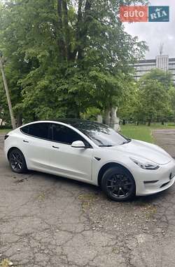 Tesla Model 3  2021