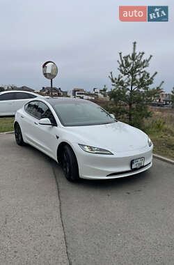 Tesla Model 3  2024