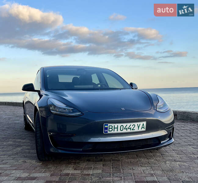 Седан Tesla Model 3 2018 в Одесі