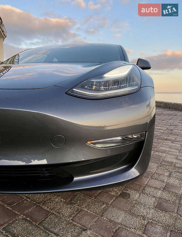 Седан Tesla Model 3 2018 в Одесі